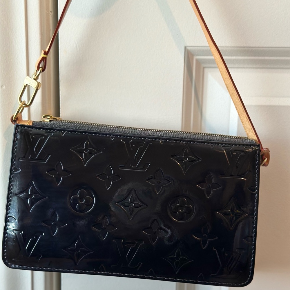 Authentic LOUIS VUITTON Vernis Lexington Pochette🤎